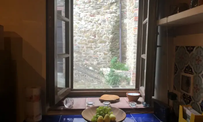 Rexer-Bucine-Casa-in-vendita-nel-romantico-borgo-di-Pietraviva-Cucina