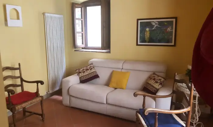Rexer-Bucine-Casa-in-vendita-nel-romantico-borgo-di-Pietraviva-Salone