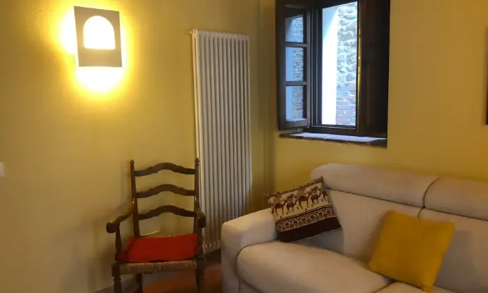 Rexer-Bucine-Casa-in-vendita-nel-romantico-borgo-di-Pietraviva-Salone