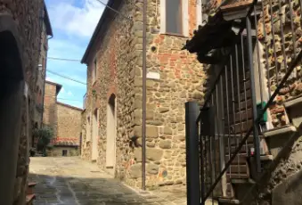 Rexer-Bucine-Casa-in-vendita-nel-romantico-borgo-di-Pietraviva-Altro
