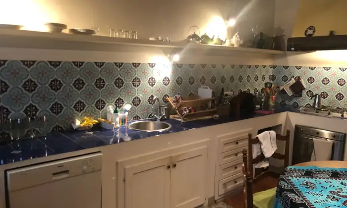 Rexer-Bucine-Casa-in-vendita-nel-romantico-borgo-di-Pietraviva-Cucina