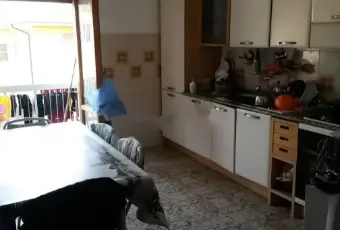Rexer-Castagneto-Carducci-Vendesi-appartamento-in-via-Unit-dItalia-a-Castagneto-Carducci-Cucina