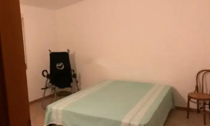 Rexer-Torre-Orsaia-Quadrilocale-in-vendita-in-largo-San-Leonzio-CameraDaLetto
