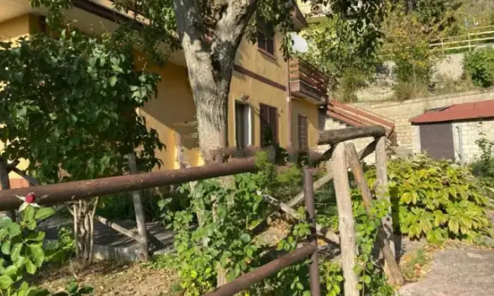 Rexer-Tagliacozzo-Trilocale-in-vendita-in-strada-Vicinale-Gallo-Giardino