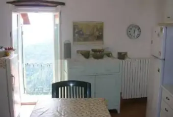 Rexer-Follo-Vendesi-appartamento-in-via-Cadro-Tivegna-Follo-CameraDaLetto