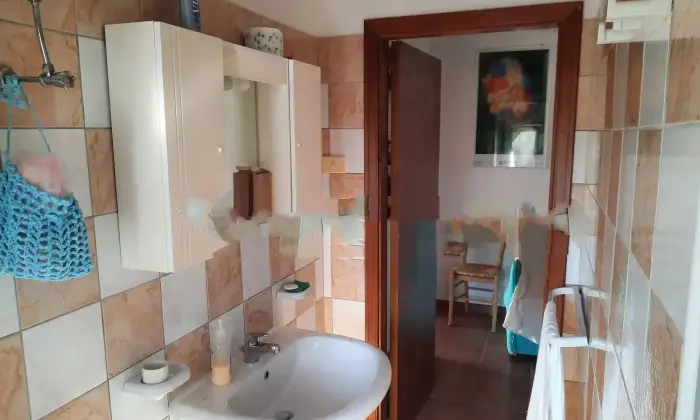 Rexer-Roccadaspide-Vendesi-casa-con-terreno-in-via-Carretiello-Roccadaspide-Bagno