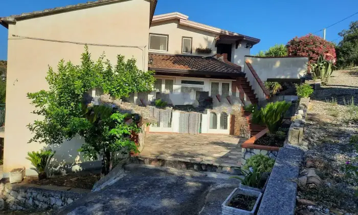 Rexer-Roccadaspide-Vendesi-casa-con-terreno-in-via-Carretiello-Roccadaspide-Terrazzo