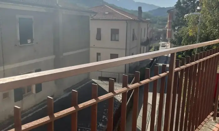 Rexer-Piazza-al-Serchio-Appartamento-su-tre-livelli-Giardino