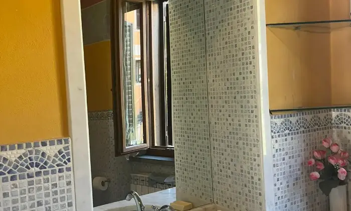Rexer-Piazza-al-Serchio-Appartamento-su-tre-livelli-Bagno