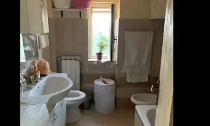 Rexer-Loreto-Aprutino-Casa-in-vendita-nel-centro-storico-di-Loreto-Aprutino-Bagno