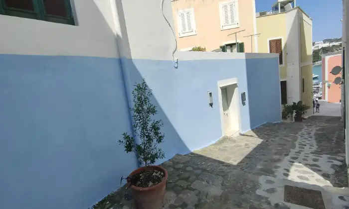 Rexer-Ponza-Immobile-commerciale-pieno-centro-storico-nella-splendida-Isola-di-Ponza-Terrazzo