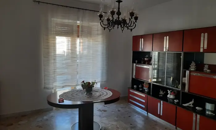 Rexer-Girifalco-Palazzo-con-due-negozi-e-due-appartamenti-Cucina