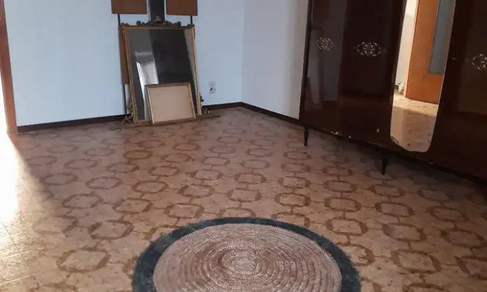 Rexer-Girifalco-Palazzo-con-due-negozi-e-due-appartamenti-Altro