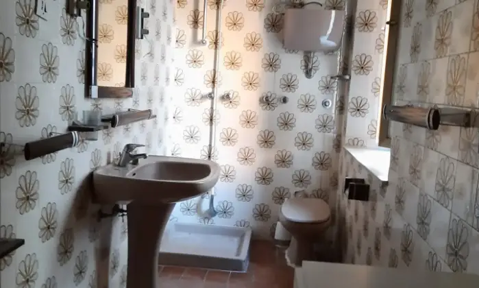 Rexer-Girifalco-Palazzo-con-due-negozi-e-due-appartamenti-Altro