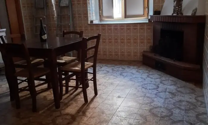 Rexer-Girifalco-Palazzo-con-due-negozi-e-due-appartamenti-Altro