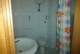 Rexer-Faleria-Trilocale-semiRistrutturato-centralissimo-Bagno