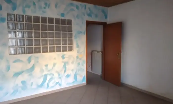Rexer-Faleria-Trilocale-semiRistrutturato-centralissimo-Altro
