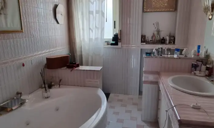 Rexer-Caltagirone-Vendesi-appartamento-a-Caltagirone-Bagno
