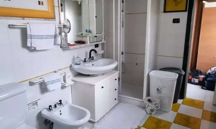 Rexer-Caltagirone-Vendesi-appartamento-a-Caltagirone-Bagno