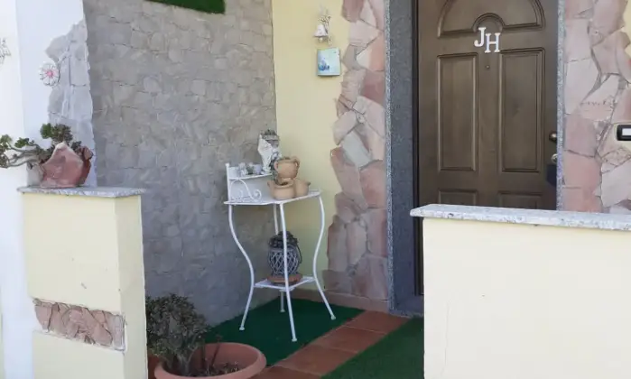 Rexer-Porto-Torres-L-annuncio-rivolto-a-trasfertisti-e-ditte-Altro