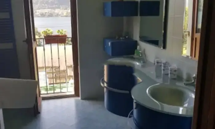 Rexer-Omegna-Villa-unifamiliare-in-vendita-in-via-Repubblica-ad-Omegna-Bagno