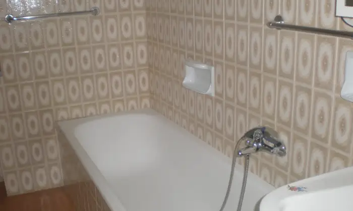 Rexer-Colletorto-Casa-indipendente-ammobiliata-su-due-livelli-con-garage-e-appartamento-Bagno