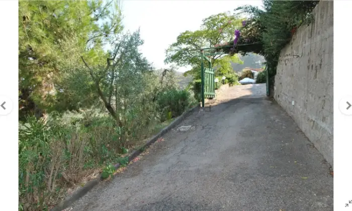 Rexer-Itri-Villa-panoramica-piscina-privata-giardino-zona-barbecue-forno-pizze-uliveto-ingresso