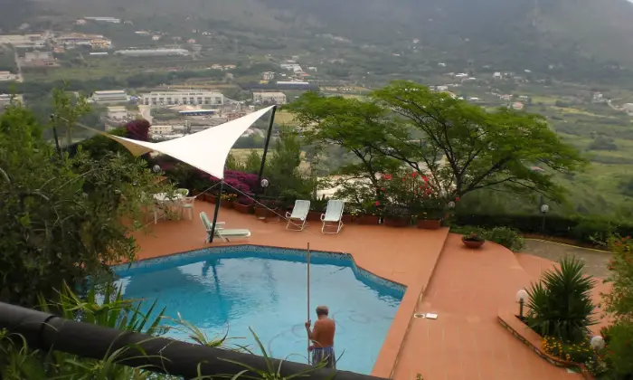 Rexer-Itri-Villa-panoramica-piscina-privata-giardino-zona-barbecue-forno-pizze-uliveto-Terrazzo