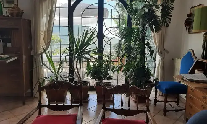 Rexer-Itri-Villa-panoramica-piscina-privata-giardino-zona-barbecue-forno-pizze-uliveto-SALONE