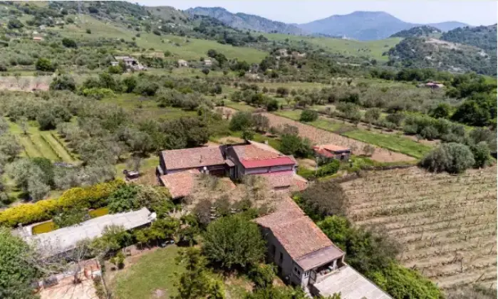 Rexer-Castiglione-di-Sicilia-Vendesi-rustico-in-SPi-a-Castiglione-di-Sicilia-Terrazzo