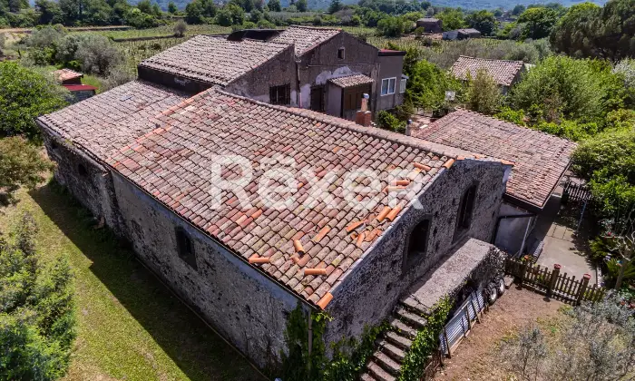 Rexer-Castiglione-di-Sicilia-Vendesi-rustico-in-SPi-a-Castiglione-di-Sicilia-Altro