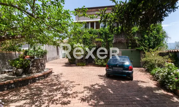 Rexer-Castiglione-di-Sicilia-Vendesi-rustico-in-SPi-a-Castiglione-di-Sicilia-Altro