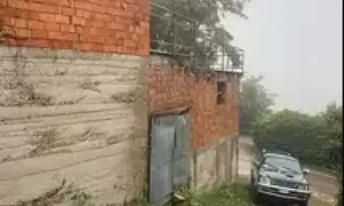 Rexer-Alta-Val-Tidone-ALLO-STATO-RUSTICO-CASA-DA-COMPLETARE-E-RISTRUTTURARE-con-giardino-e-garage-a-CAMINATA-fraz-di-ALTA-VAL-TIDONE-PC-ALTRO