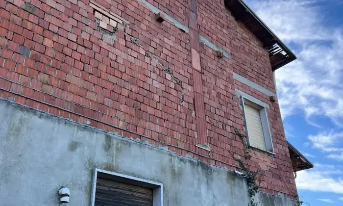 Rexer-ALTA-VAL-TIDONE-ALLO-STATO-RUSTICO-CASA-DA-COMPLETARE-E-RISTRUTTURARE-con-giardino-e-garage-a-CAMINATA-fraz-di-ALTA-VAL-TIDONE-PC-Esterno