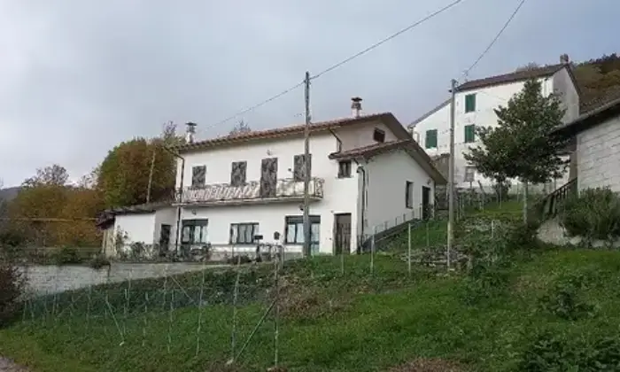 Rexer-Bedonia-In-vendita-immobile-composto-da-appartamento-Ristorante-Giardino