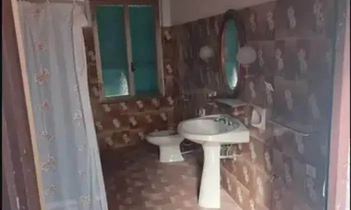 Rexer-Sedilo-Casa-padronale-in-vendita-in-via-EMarini-a-Sedilo-Bagno
