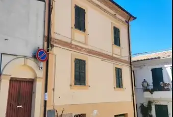 Rexer-Loreto-Aprutino-Affascinante-Palazzetto-Storico-del-Altro