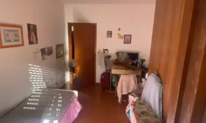 Rexer-Aulla-Quadrilocale-in-vendita-in-piazza-Ferruccio-Parri-CameraDaLetto