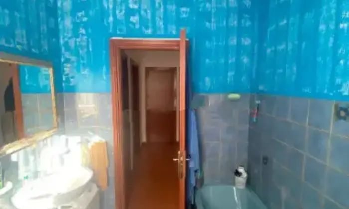 Rexer-Aulla-Quadrilocale-in-vendita-in-piazza-Ferruccio-Parri-Bagno