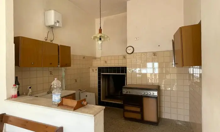 Rexer-Salve-Casa-indipendente-su-due-piani-a-Salve-Cucina