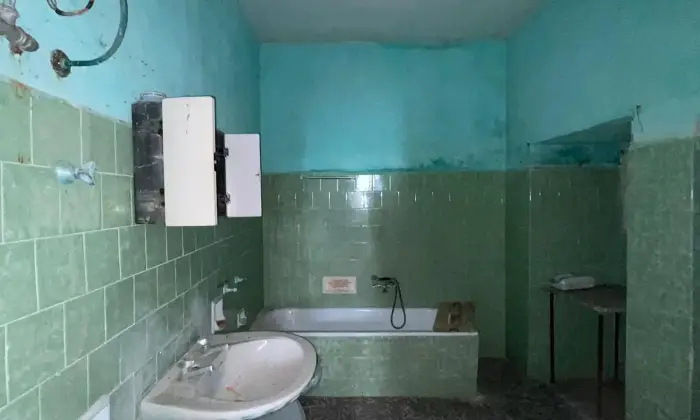 Rexer-Salve-Casa-indipendente-su-due-piani-a-Salve-Bagno