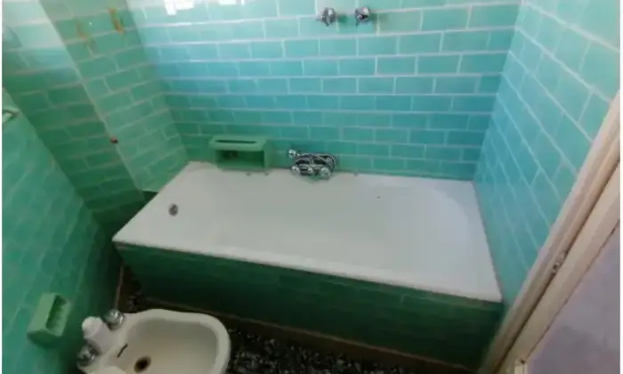 Rexer-Valguarnera-Caropepe-Trilocale-in-vendita-in-via-SantElena-Bagno