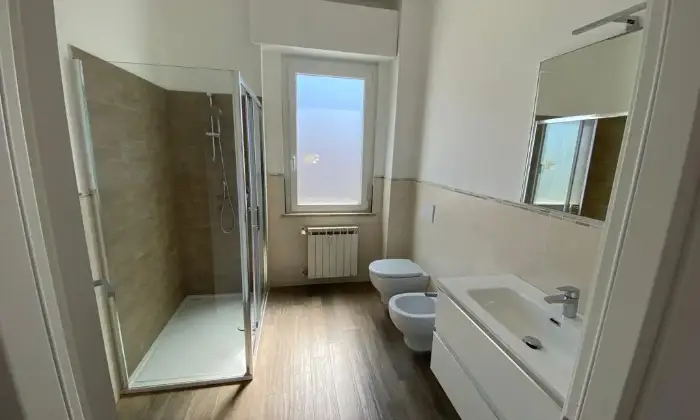 Rexer-La-Spezia-LUMINOSISSIMO-VANI-NUOVO-Bagno