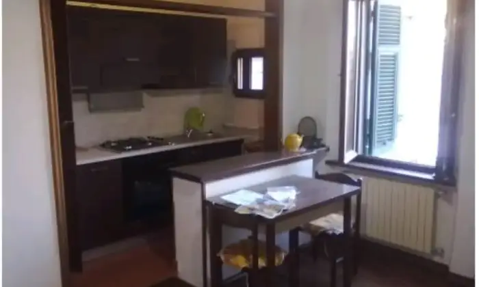 Rexer-Piombino-Due-vani-e-mezzo-con-veranda-in-CENTRO-STORICOPIOMBINOLI-Cucina