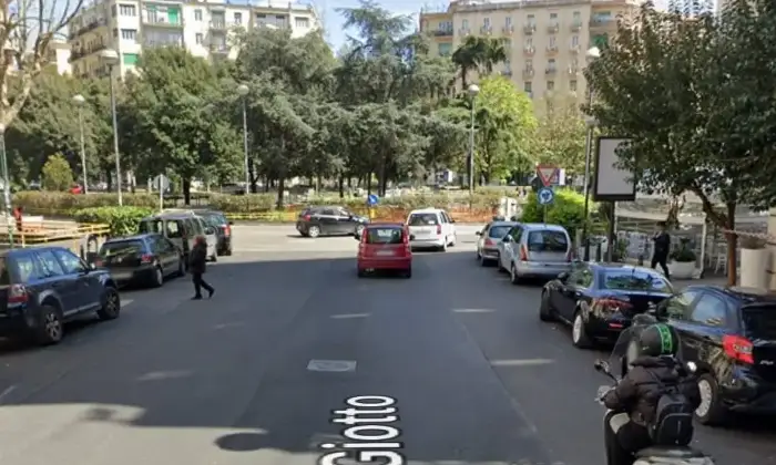 Rexer-Napoli-Locale-Commerciale-mq-via-giotto-anglo-medaglie-doro-Terrazzo