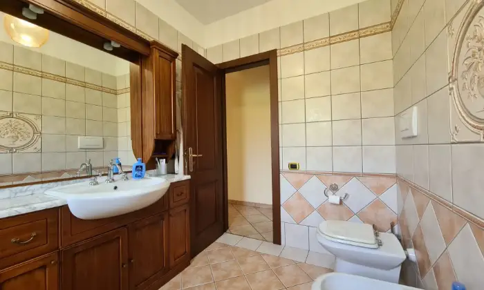Rexer-Nusco-Villetta-arredata-con-ampio-giardino-BAGNO