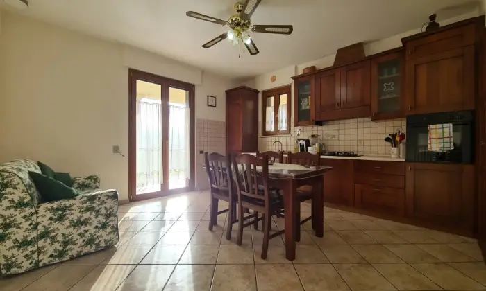 Rexer-Nusco-Villetta-arredata-con-ampio-giardino-CUCINA