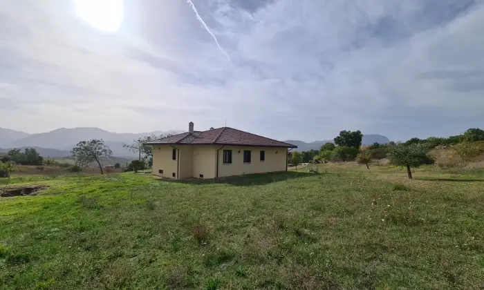 Rexer-Nusco-Villetta-arredata-con-ampio-giardino-GIARDINO