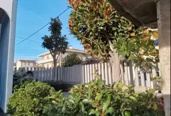 Rexer-Notaresco-Vendesi-villetta-con-due-appartamenti-e-garage-Terrazzo