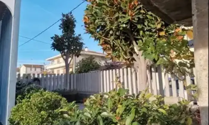Rexer-Notaresco-Vendesi-villetta-con-due-appartamenti-e-garage-Terrazzo